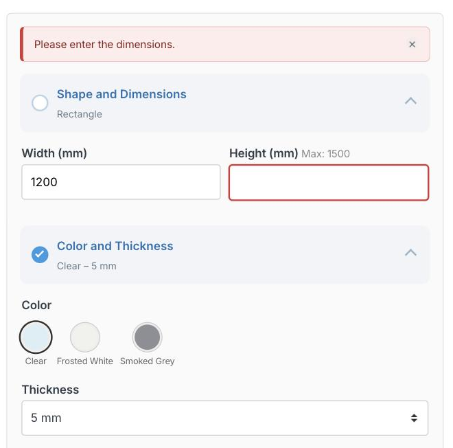 Nothing is lost when a field is left incomplete: the missing field is highlighted, the warning appears in the site language, and every other choice stays exactly as it was.