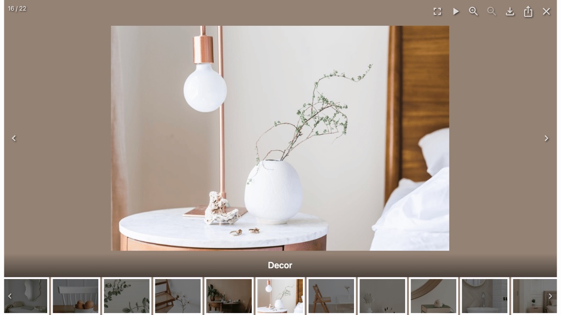 Modern Lightbox with Thumbnails, Zoom and Sharing